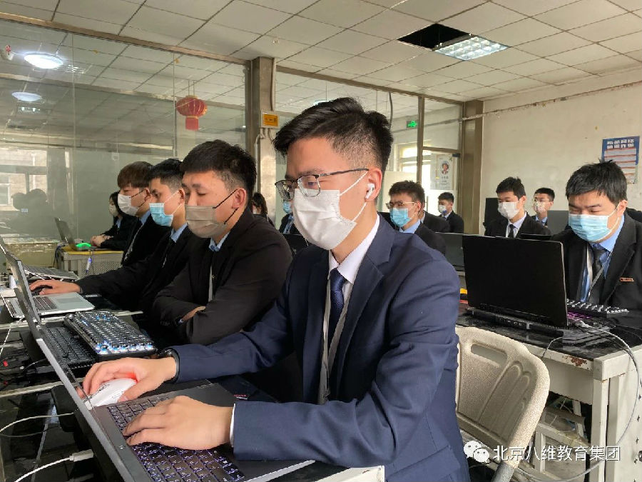 八維教育培訓學校游戲培訓專業(yè)能學到東西嗎