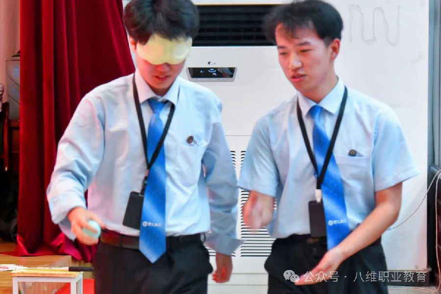 八維教育宿遷職業(yè)技術學院一起向未來越努力越幸運活動圓滿落幕