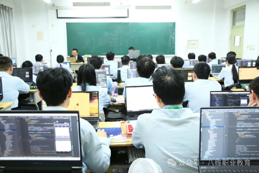 江蘇宿遷八維學(xué)校深耕云計(jì)算領(lǐng)域解鎖科技新未來
