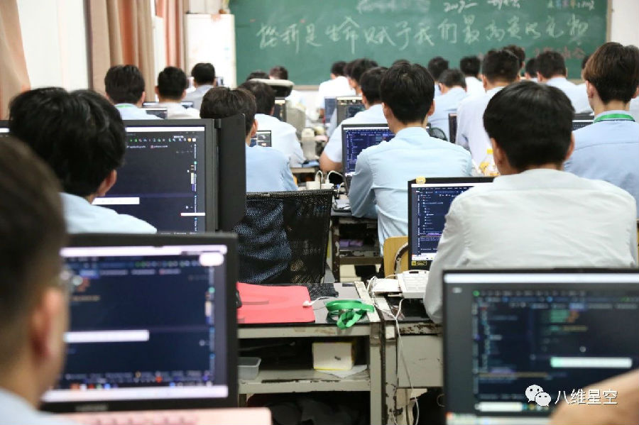 八維教育北京校區(qū)云計(jì)算專業(yè)四月考核最新就業(yè)喜報(bào)來(lái)襲